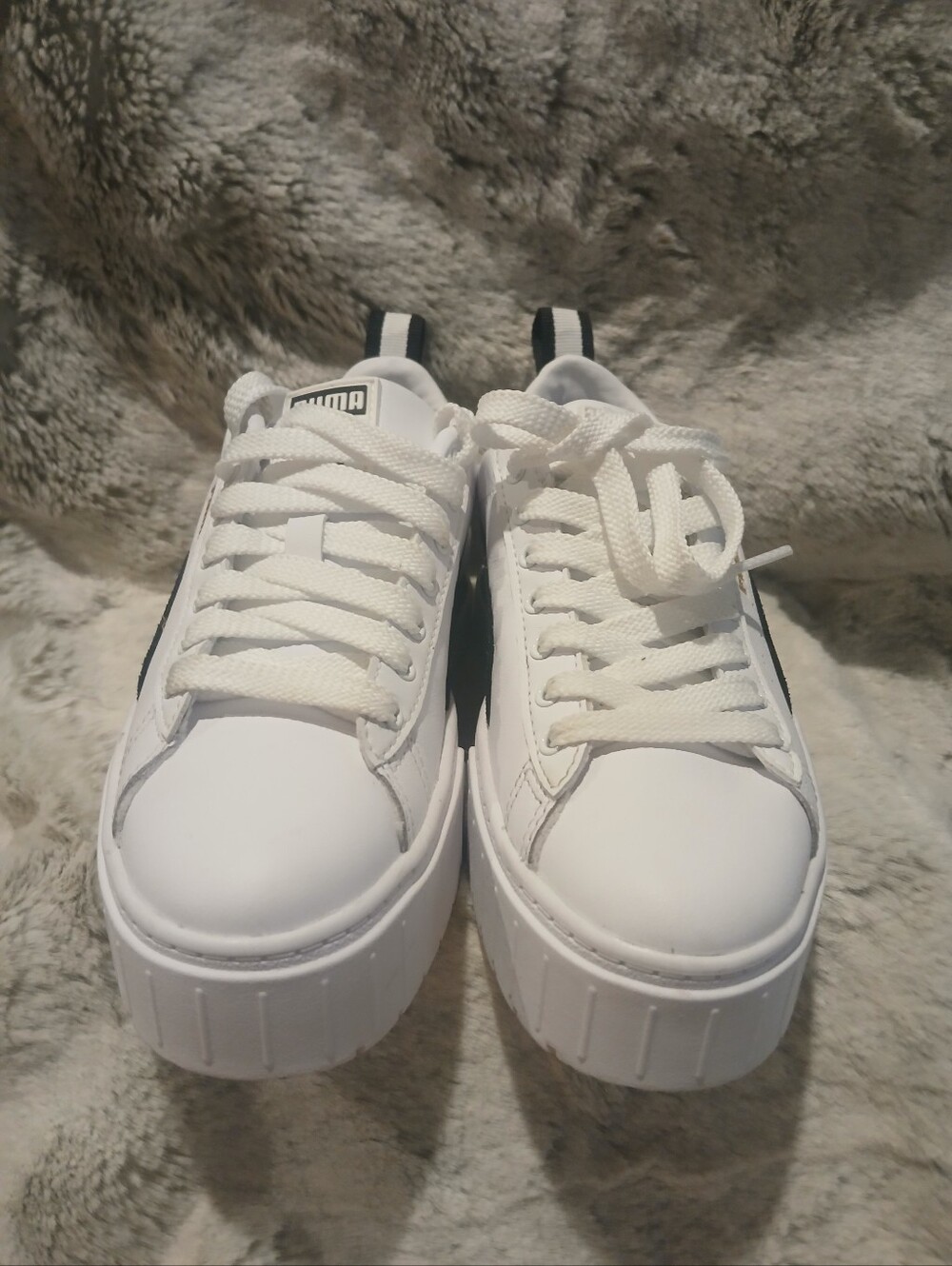 Puma Kids White Sneakers with Black Formstripe and Gold Logo - Picture 2 of 4